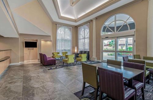 Naples Hotel | La Quinta by Wyndham Naples Downtown