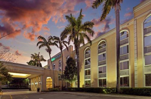 Sunrise Hotel | La Quinta Inn & Suites by Wyndham Sunrise