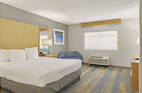 Central Sarasota Hotel | La Quinta Sarasota King Std Breakfast, Gym&Pool