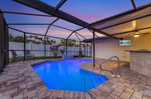 Yacht Club House | Laid Back & Lavish-newly renovated 5bed/2bath/pool