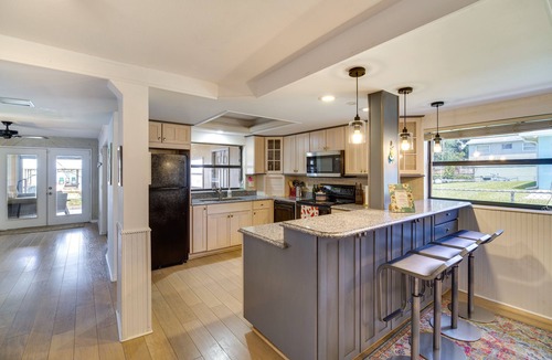 Highland House | ‘Lake Francis Lily Pad’ - Home w/Hot Tub & Dock!