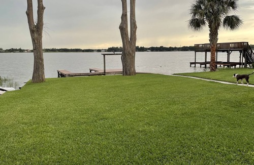Winter Haven House | Lake life living 45 mins from most central FL theme parks.