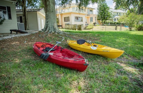 Winter Haven House | Lake Silver Retreat – 5BR Lakefront Home w/Dock, Kayaks & Legoland-Themed Room – Perfect Getaway!