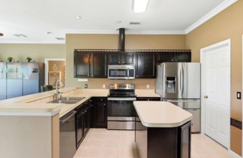 Kissimmee House | Lake Sunsets + Resort Style Living + Disney Vacation for Family, Friends & Pets