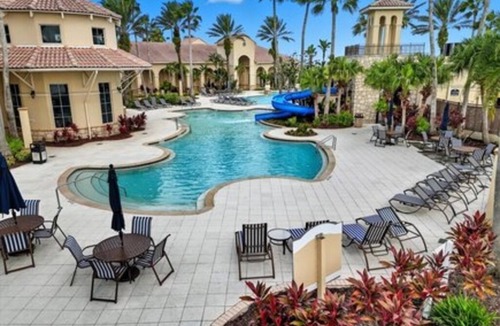 Kissimmee House | Lake Sunsets + Resort Style Living + Disney Vacation for Family, Friends & Pets