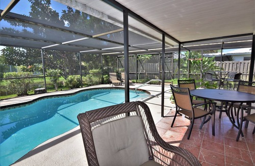 Gulf Gate Estates House | Lakefront 2 Bd+Den,2bth With Heated Pool Near Siesta Key!