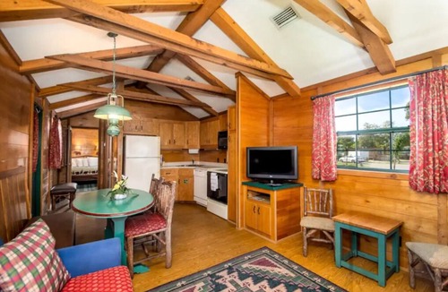 Seminole Cabin | Lakefront Cabin #403, 10mins to Beach/Pet Friendly/Prime Location/BOOK TODAY