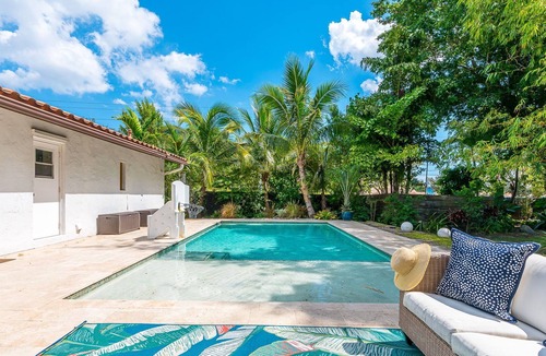 Lake Ida Shores House | Lakefront Delray Beach Modern Luxury Villa