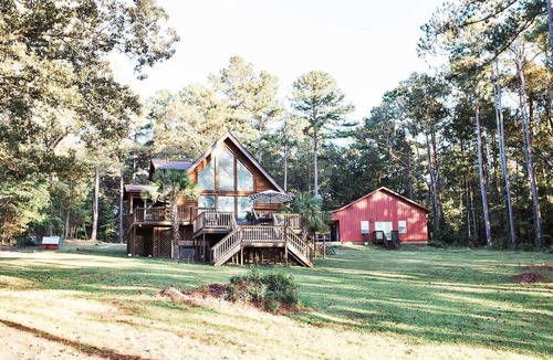 Huntcliff Cabin | Lakefront log cabin