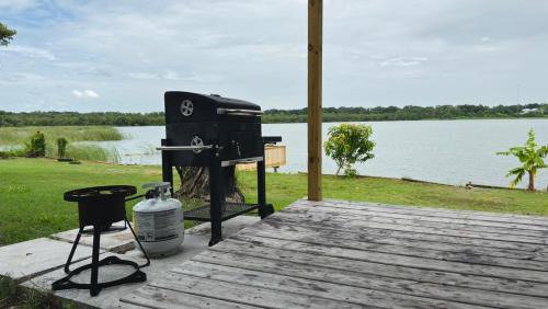 Lakeland House | Lakefront - Private Fishing Dock - Ample Parking