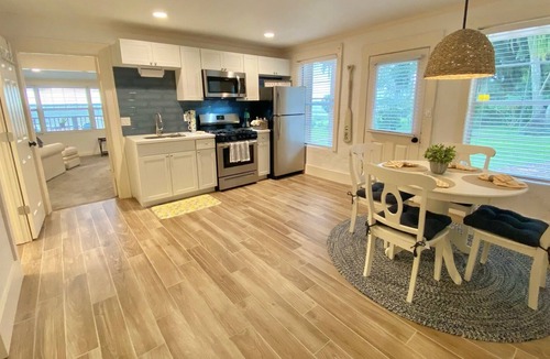 Sebring Cottage | Lakefront retreat for the ultimate sunsets and relaxation.