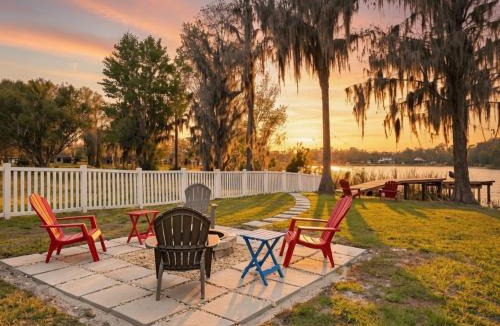 Keystone Villa | Lakefront Retreat Near Tampa Dock Kayaks Firepit