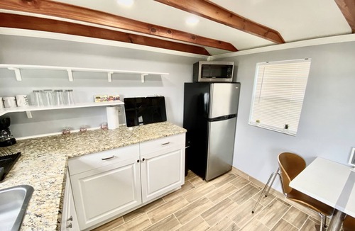 Winter Haven Cottage | Lakefront Tiny Cottage 4 Miles to LEGOLAND.