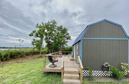 Winter Haven Cottage | Lakefront Tiny Cottage 4 Miles to LEGOLAND.