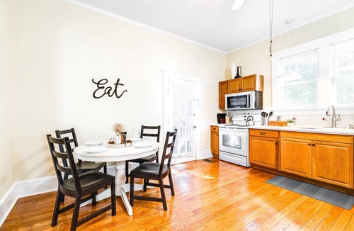 Lakeland House | Lakeland Group Retreat | Sleeps 18 Across 3 Private Units | Walk to Lakes & Florida Southern
