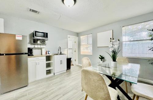 Crystal Lake House | Lakeland Retreat Quiet Patio Free Parking