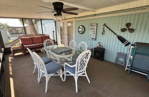Moore Haven House | Lakeport Hydeaway Plenty of room for your boat as well!