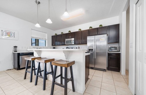 Crystal Cove House | Lakeview 7BR Getaway, Pool, Great Location