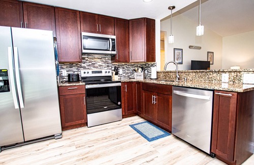 Brandon House | Lakeview Family Retreat | Pet Friendly | Lanai & Fenced Yard | Near Tampa & Brandon