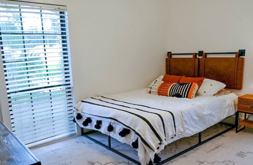 Orient Park House | Lakeview Retreat with Private Pool-Perfect Getaway