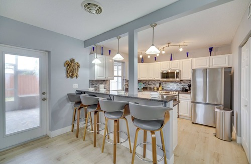 Bowe Gardens House | Lanai, Grill & Outdoor Pool: Melbourne Duplex!