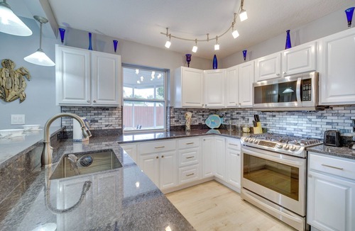 Bowe Gardens House | Lanai, Grill & Outdoor Pool: Melbourne Duplex!