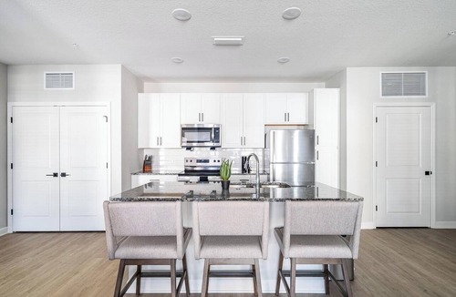 Port Malabar Apartment | Landing | Amazing 2BD, Gym, Pool