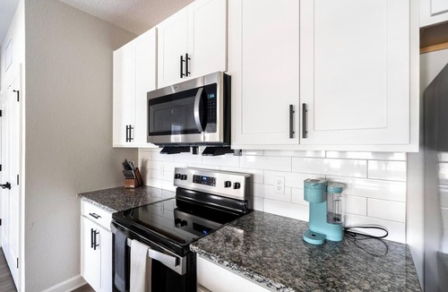 Port Malabar Apartment | Landing | Amazing 2BD, Gym, Pool