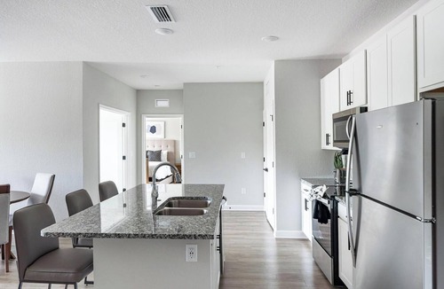 Port Malabar Apartment | Landing | Amazing 2BD, Gym, Pool