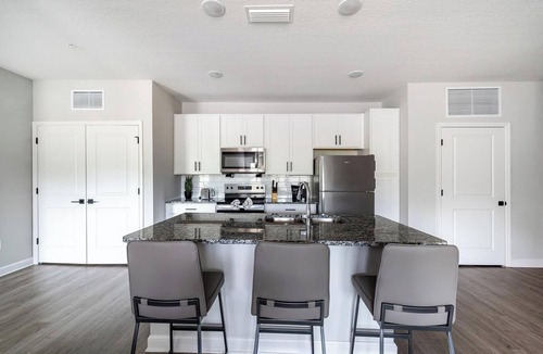 Port Malabar Apartment | Landing | Amazing 2BD, Gym, Pool