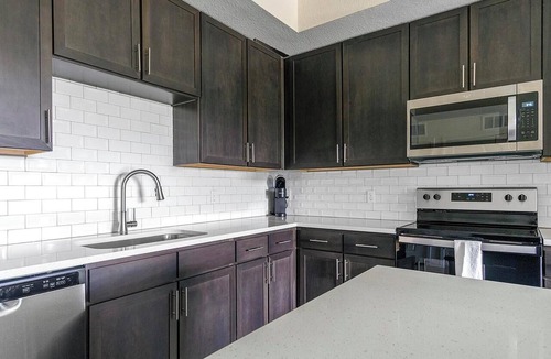 Palmetto Apartment | Landing | Amazing 2BD, Yoga Studio, Pool
