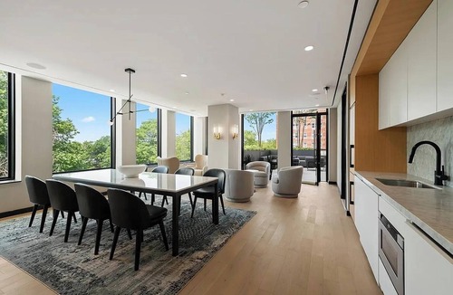 Bath Beach Apartment | Landing | Amazing Studio in Bath Beach