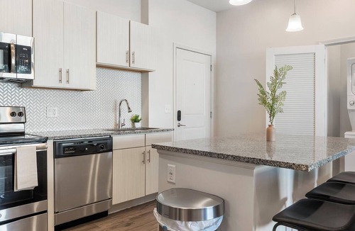 Tarpon Springs Apartment | Landing | Amazing 2BD, Clubhouse