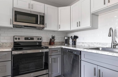 Port Charlotte Apartment | Landing | Beautiful Studio, Courtyard, Yoga Studio