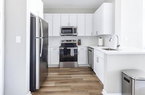 Raritan Apartment | Landing | Beautiful 1BD, Pool, Clubhouse