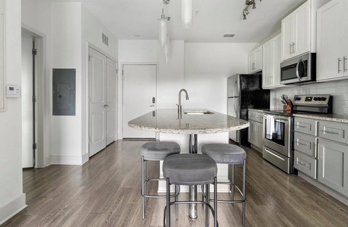 Venice Apartment | Landing | Beautiful 1BD, Pool, Clubhouse