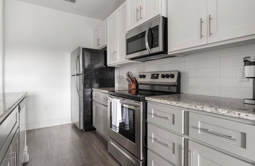 Venice Apartment | Landing | Beautiful 1BD, Pool, Clubhouse