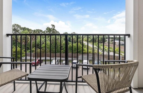 Venice Apartment | Landing | Beautiful 1BD, Pool, Clubhouse