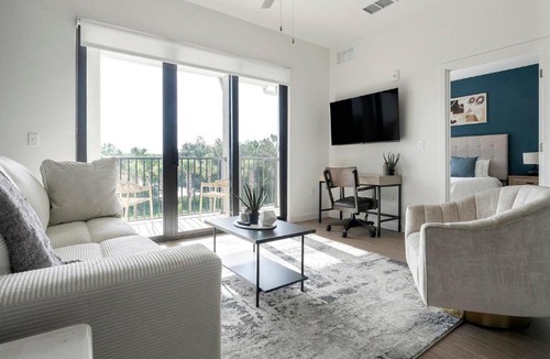Biggar Apartment | Landing Beautiful 1BD Pool Gym