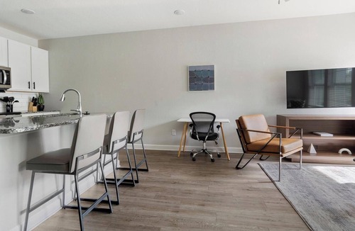 Port Malabar Apartment | Landing | Beautiful 1BD, Gym, Pool