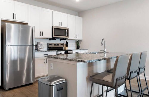 Port Malabar Apartment | Landing | Beautiful 1BD, Pool, Gym