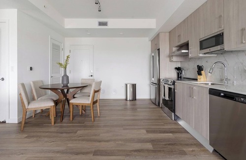 Overtown Apartment | Landing | Beautiful 2BD, Pool