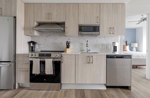 Overtown Apartment | Landing | Beautiful 2BD, Pool