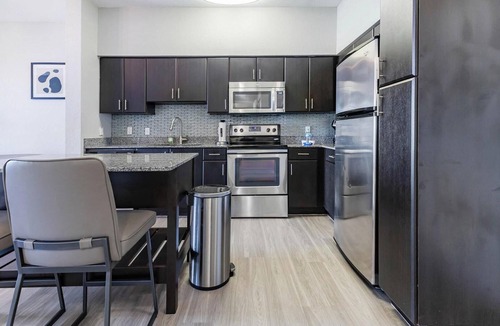 Miramar Apartment | Landing | Chic 1BD, Gym, Clubhouse