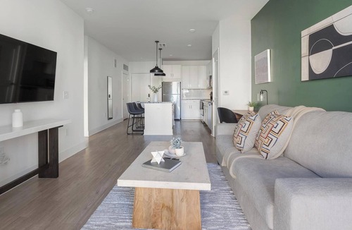 Laurel Apartment | Landing | Chic 1BD, Gym, Clubhouse