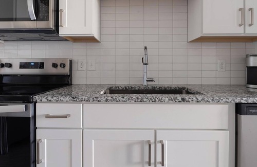 Laurel Apartment | Landing | Chic 1BD, Gym, Clubhouse