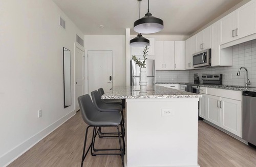 Laurel Apartment | Landing | Chic 1BD, Gym, Clubhouse