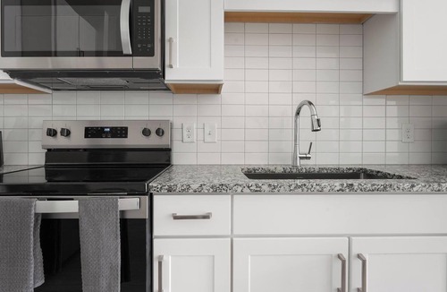 Laurel Apartment | Landing | Chic 1BD, Gym, Clubhouse