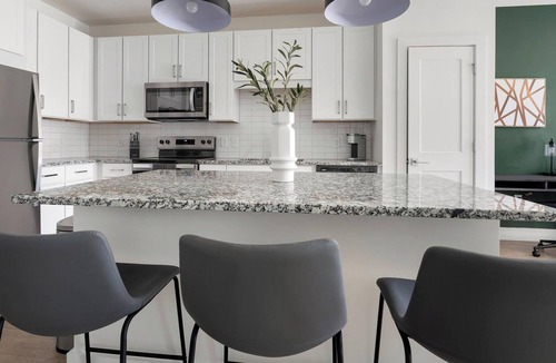 Laurel Apartment | Landing | Chic 1BD, Gym, Clubhouse