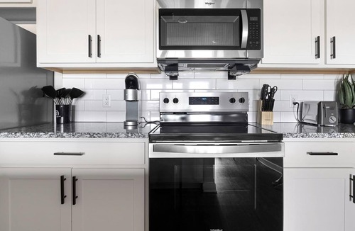 Port Malabar Apartment | Landing | Chic 1BD, Gym, Pool
